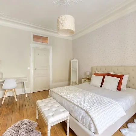 Апартаменты « la Cour Royale » Prestigieux A 50m Du Chateau De *